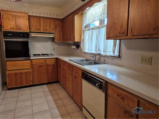1100 Cherry Ln, House other with 3 bedrooms, 2 bathrooms and 2 parking in Findlay OH | Image 16