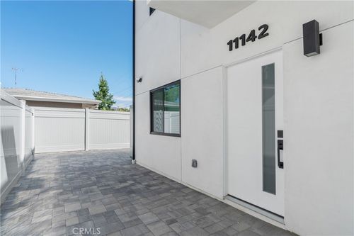 11142 Woodley Ave, Granada Hills, CA, 91344-3806 | Card Image