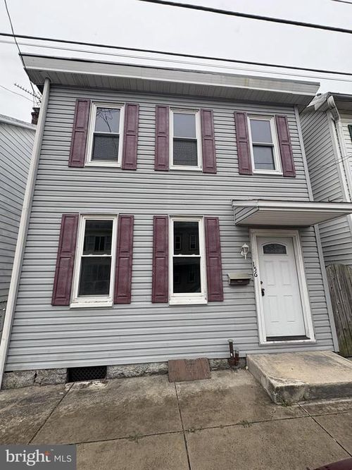 156 E Penn St, CARLISLE, PA, 17013-2434 | Card Image