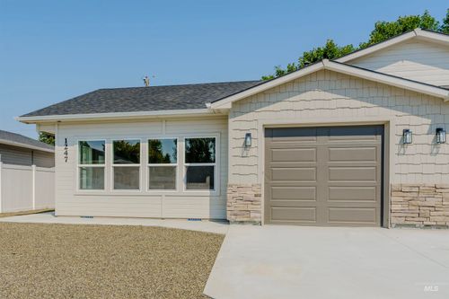 1247 Phillips Cir, Ontario, OR, 97914-3905 | Card Image