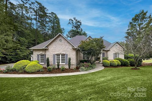 49 Divot Ct, Hickory, NC, 28601-8660 | Card Image