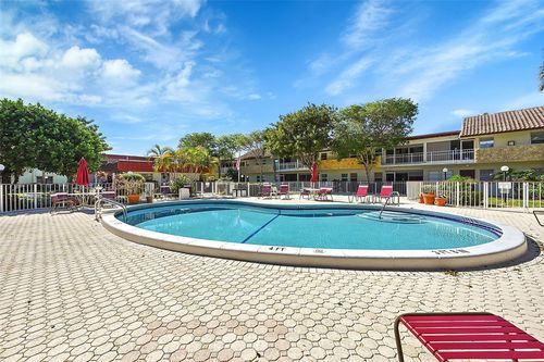 apt-304-860 Se 6th Ave, Deerfield Beach, FL, 33441-5621 | Card Image