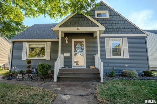 711 3rd Ave, Camanche, IA, 52730-1609 | Card Image