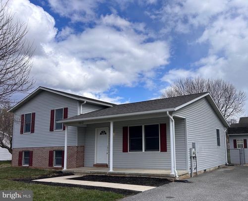 1612 Magnolia Ct, CHAMBERSBURG, PA, 17202-8415 | Card Image