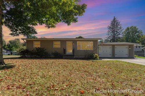 127 Circle Dr, Marshall, MI, 49068-1905 | Card Image