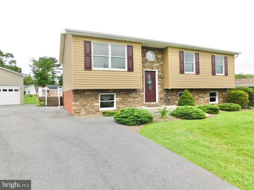 102 Alpine Dr, Altoona, PA, 16602-7516 | Card Image