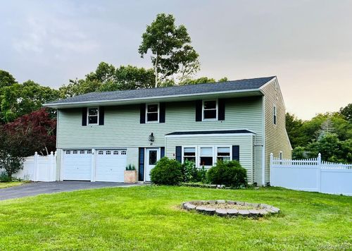 10 Summercress Ln, Coram, NY, 11727-2615 | Card Image