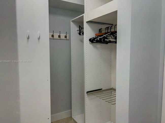 APT-1003 - 17555 Atlantic Blvd, Condo with 2 bedrooms, 2 bathrooms and null parking in Sunny Isles Beach FL | Image 23