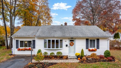 118 Hellstrom Rd, East Haven, CT, 06512-1323 | Card Image