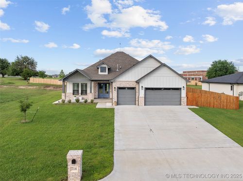 714 Prairie View Rd, Ardmore, OK, 73401 | Card Image