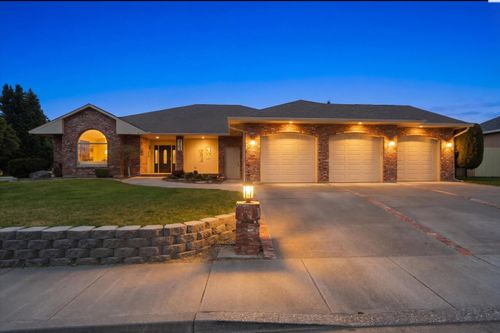 4703 W 20th Ave, Kennewick, WA, 99338-1852 | Card Image