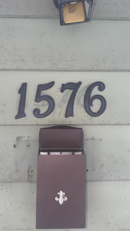 1576 Morris Ave, Lincoln Park, MI, 48146-1545 | Card Image