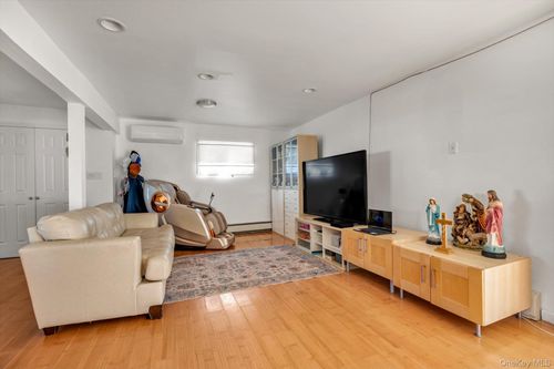 4 Carriage Ln, Levittown, NY, 11756-3603 | Card Image