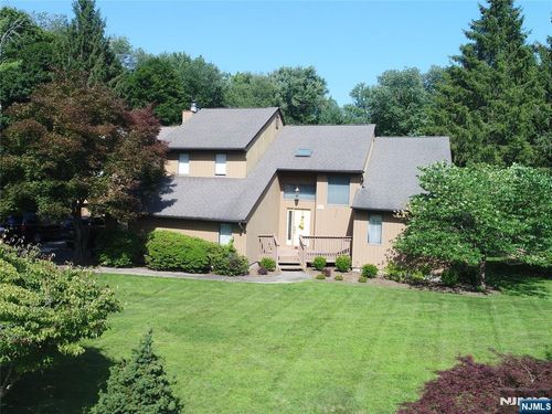 88 Van Blarcom Ln, Wyckoff, NJ, 07481-3444 | Card Image