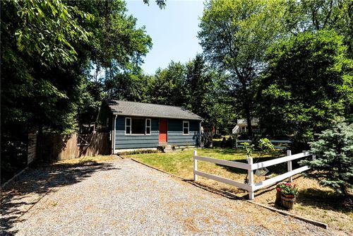 10 Ship St, Jamestown, RI, 02835-2429 | Card Image