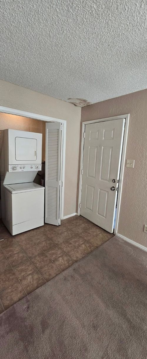 301-9811 Walnut St, Dallas, TX, 75243-8857 | Card Image