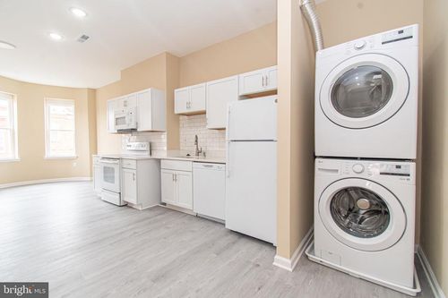 2-2027 Mcculloh St, BALTIMORE, MD, 21217-3528 | Card Image