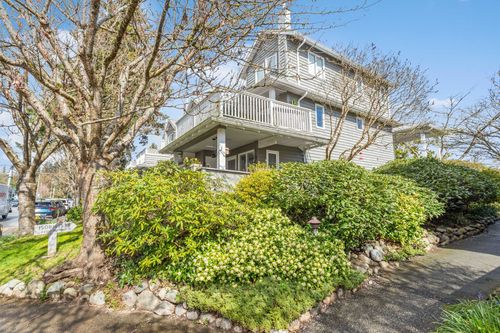 205-1518 Bowser Ave, North Vancouver, BC, V7P2Y3 | Card Image