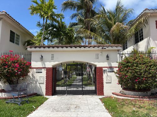 5-1195 Marseille Dr, Miami Beach, FL, 33141-2832 | Card Image