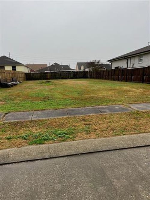 8316 Creole Dr, Chalmette, LA, 70043-1622 | Card Image
