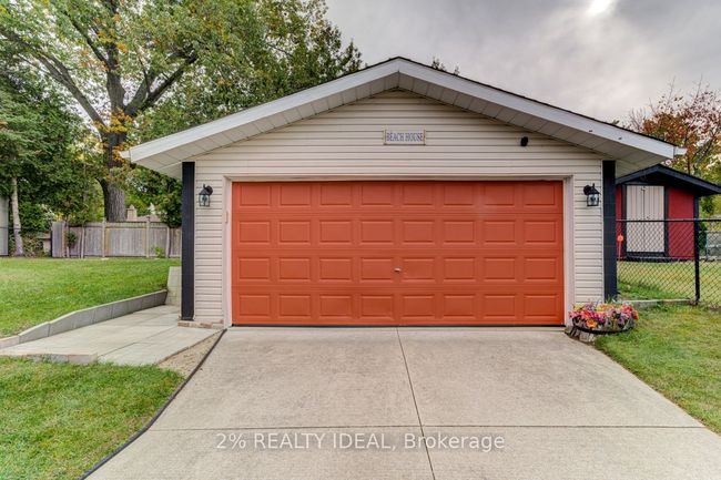 141 River Rd E, House other with 2 bedrooms, 2 bathrooms and 7 parking in Wasaga Beach ON | Image 37