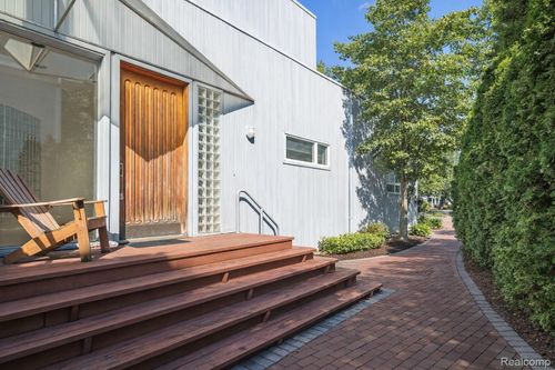 3217 Interlaken St, West Bloomfield, MI, 48323-1826 | Card Image