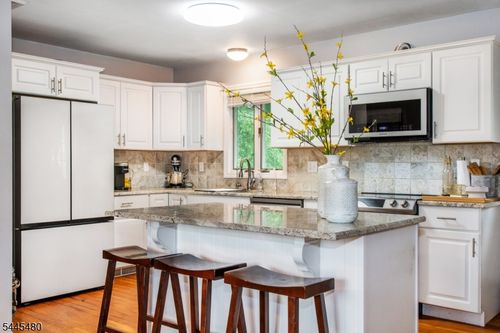 2 Glen Rd, Highland Lakes, NJ, 07422-1112 | Card Image
