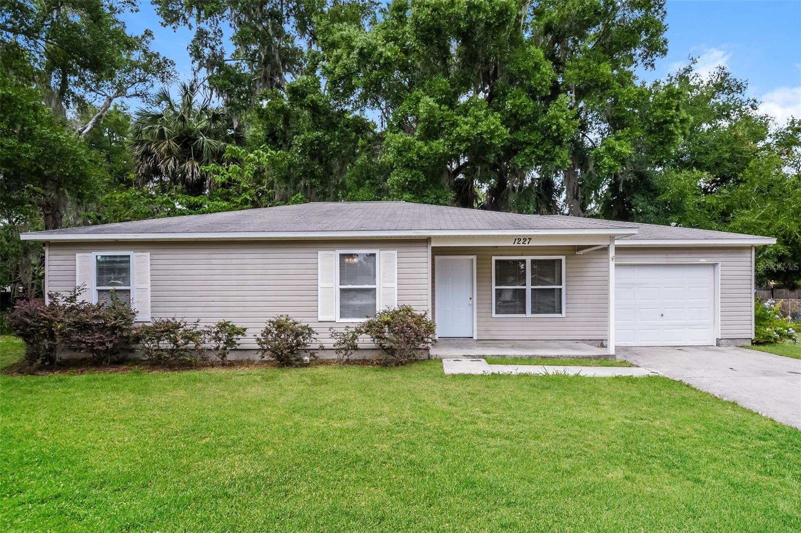 Hazzard Ave, Eustis, FL 32726
