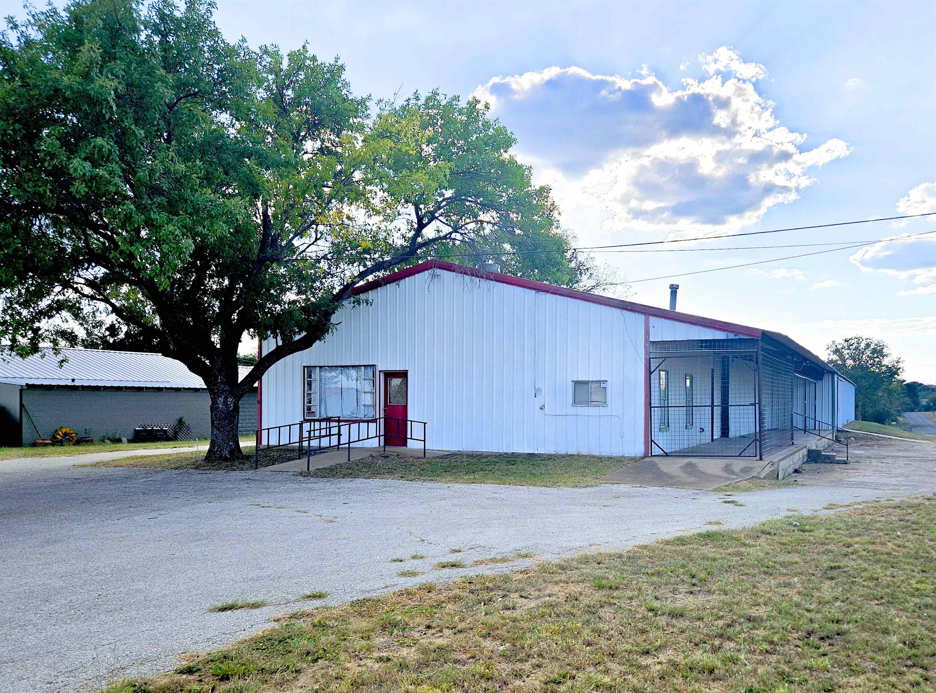 1209 Bessemer Ave, Llano, TX 78643