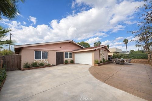 7777 Greenbush Ave, Panorama City, CA, 91402-6444 | Card Image