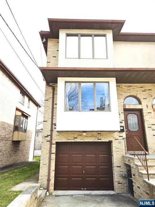 2478 6th St, Fort Lee, NJ, 07024-7837 | Card Image