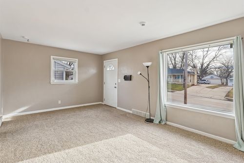 919 Watrous Ave, Des Moines, IA, 50315-3025 | Card Image