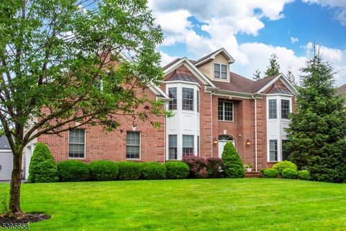 11 Nalesnik Dr, Fairfield, NJ, 07004-1878 | Card Image