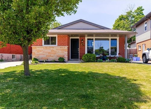 74 Greeningdon Dr, Hamilton, ON, L9A3A7 | Card Image