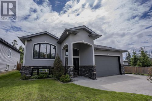 740 Woodcrest Rd, Thunder Bay, ON, P7G1J2 | Card Image
