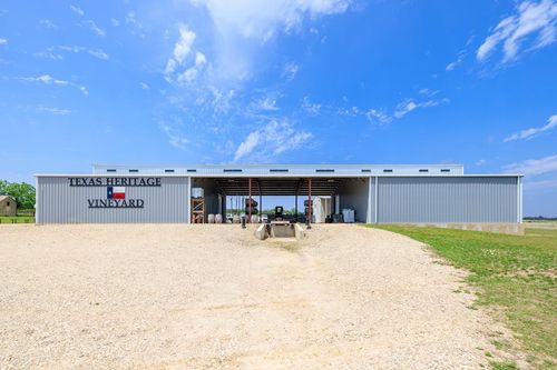 3750 Grapetown Rd, Fredericksburg, TX, 78624-4927 | Card Image