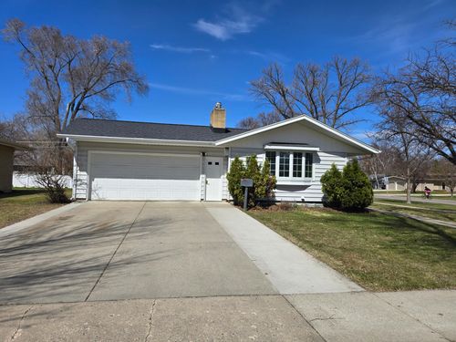 77 23rd Ave N, Fargo, ND, 58102-2024 | Card Image