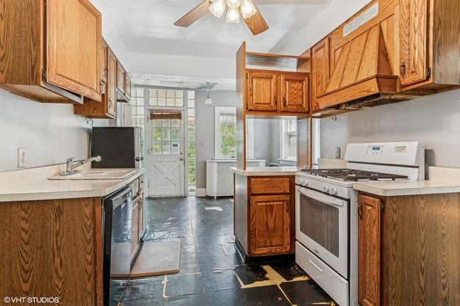 1005 Division St, House other with 6 bedrooms, 2 bathrooms and 2 parking in Lisle IL | Image 9