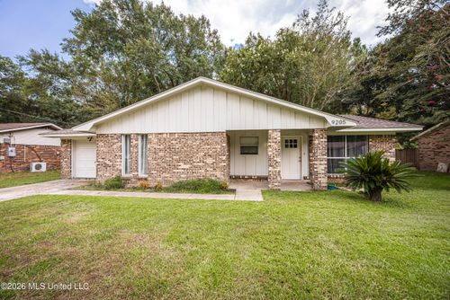 9205 Warbler Ave, Ocean Springs, MS, 39564-8380 | Card Image