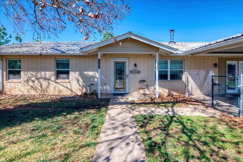 710 Elm St, Mason, TX, 76856-1557 | Card Image