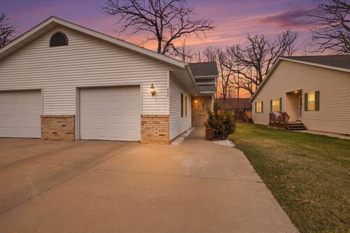492 Park Pl, Kewaskum, WI, 53040-9190 | Card Image