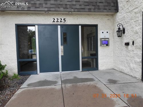 unit-103-2225 S Jasmine St, Denver, CO, 80222-5714 | Card Image