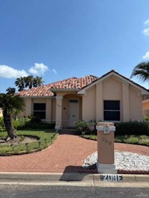 209 E Yucca Ave, McAllen, TX, 78504-2372 | Card Image