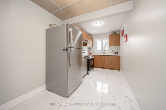 308 Fleetwood Cres, Condo with 4 bedrooms, 2 bathrooms and 2 parking in Brampton ON | Image 15