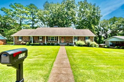 111 Chestnut Ln, Sheffield, AL, 35660-6801 | Card Image