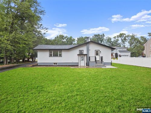 100 Pier Ln, Fairfield, NJ, 07004-2113 | Card Image