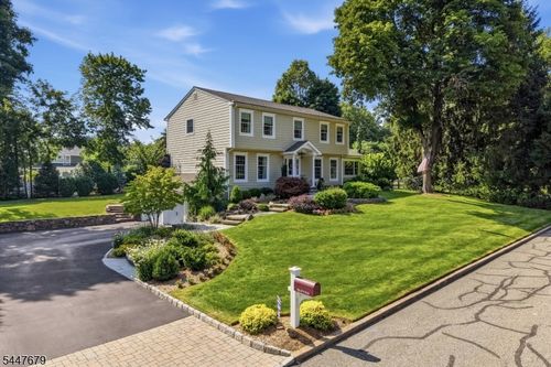 11 Briarwood Ct, Woodcliff Lake, NJ, 07677-7602 | Card Image