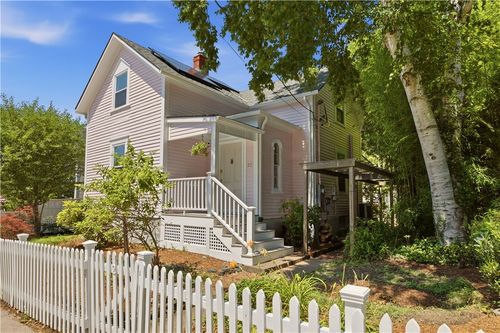 21 Clinton Ave, Newport, RI, 02840-2109 | Card Image