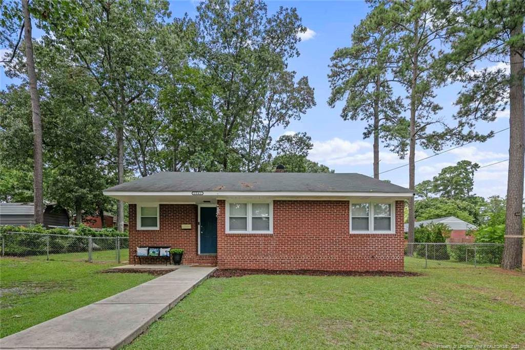 Mohawk Ave, Fayetteville, NC 28303