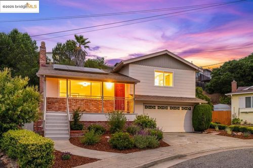21 Maggiora Ct, Oakland, CA, 94605-5334 | Card Image